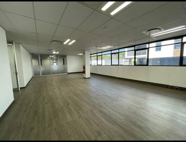 1,006M² OFFICE TO LET IN BRYANSTON